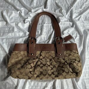 SOLD‼️Y2K Coach Soho Signature Bag